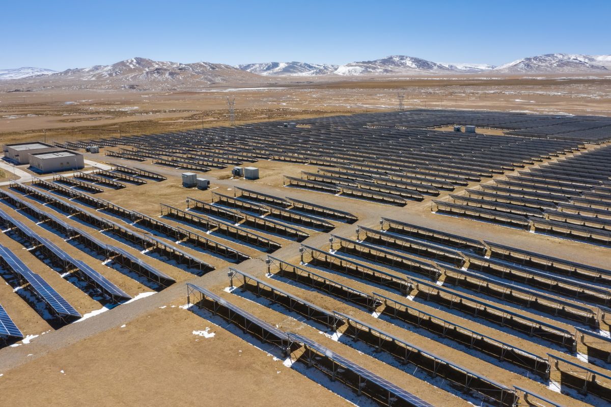 solar power station on the northern tibetan plateau