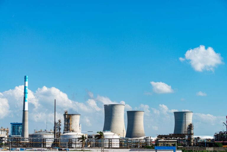 Advantages and Challenges of Nuclear Energy in 2025